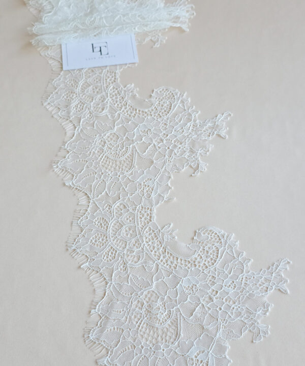 Ivory Chantilly lace trimming