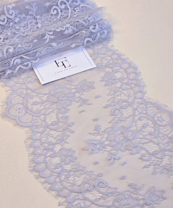 Light lilac Chantilly lace trimming