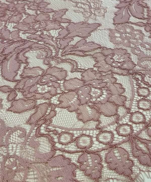 Chantilly lace fabrics - Lace To Love