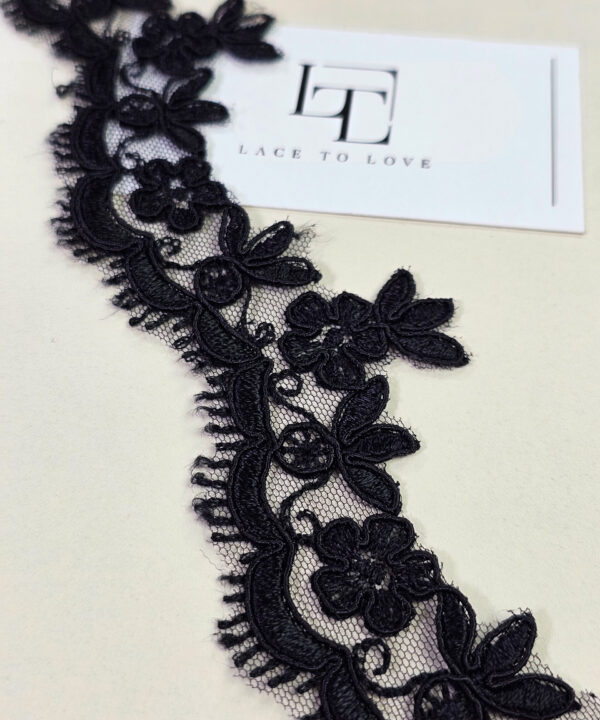Lace fabric shop online Europe delivery free samples