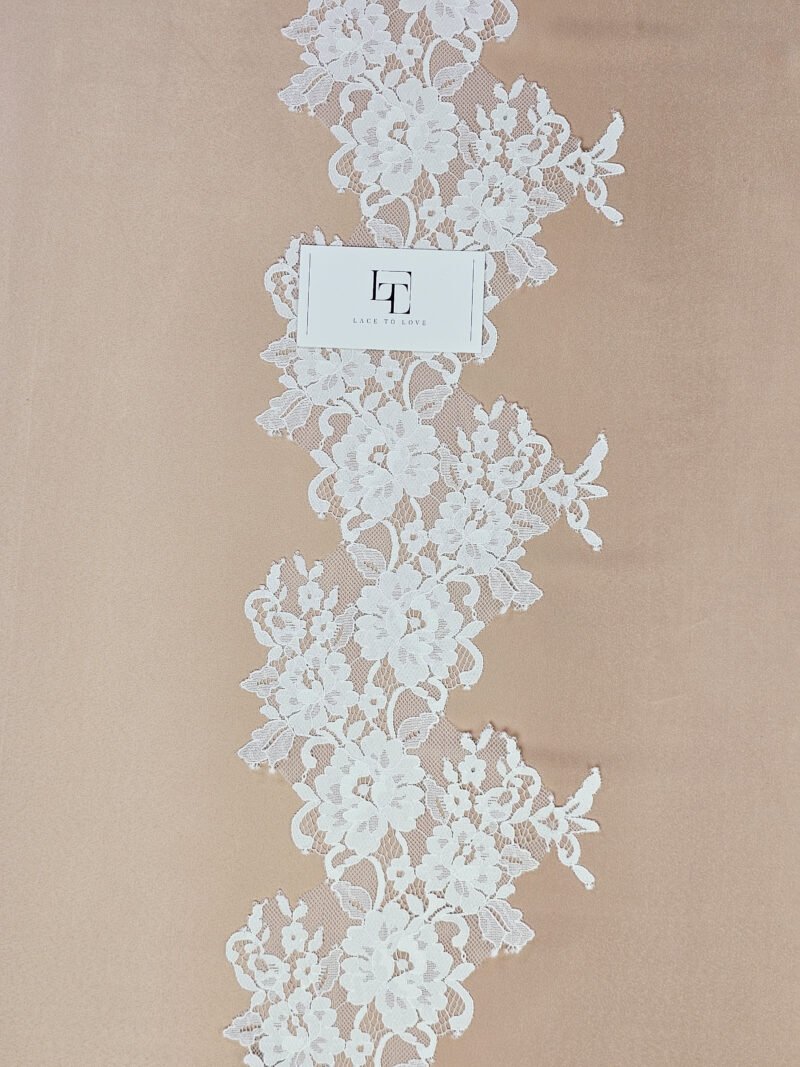 Delicate white lace border