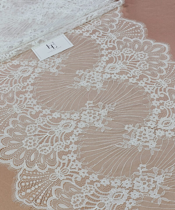 White Chantilly eyelash lace trim fabric europe