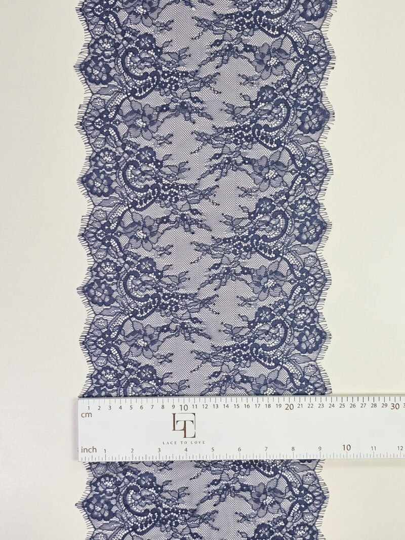 Delicate gray lace border
