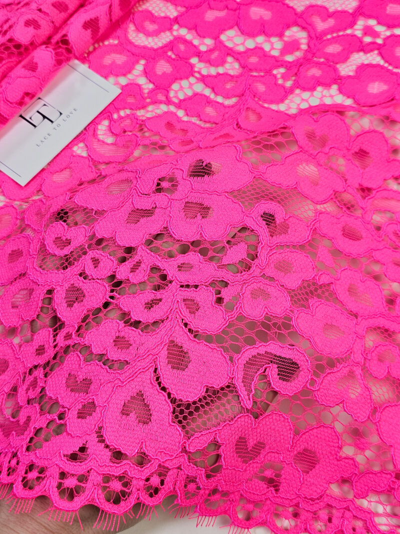 Heavy barbie pink scalloped saree lace fabric