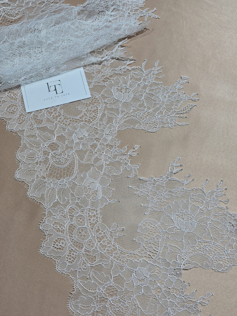 High quality ivory haberdashery lace trimming by the meter