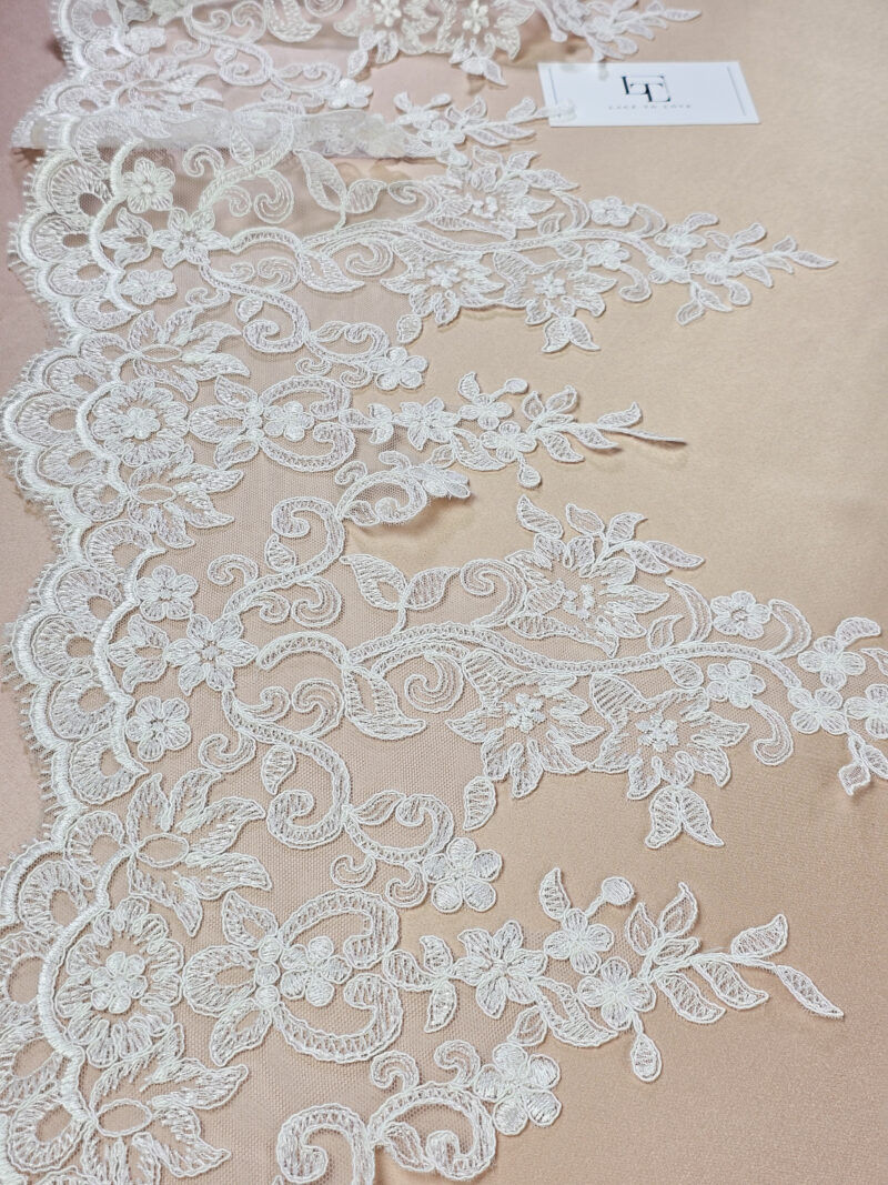 High quality ivory haberdashery lace trimming by the meter