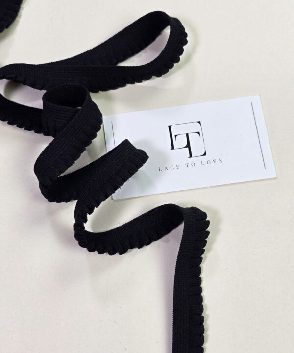 Black stretch band with pleated decorative edge
