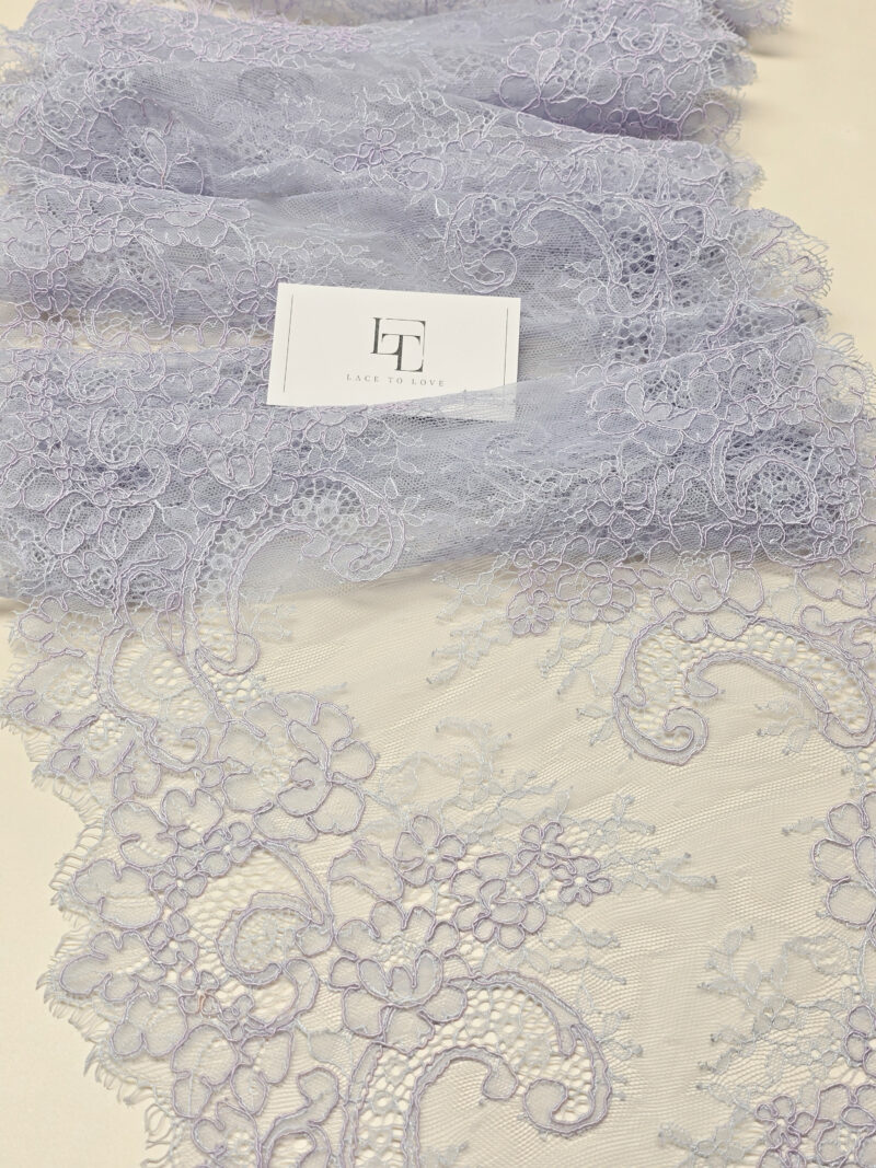 Delicate purple lilac lace border