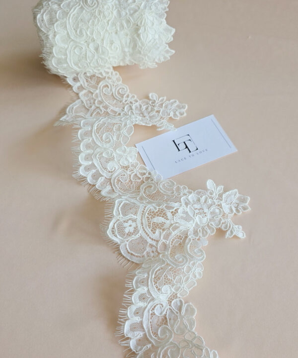 Light ivory lace edging sold by the meter online shop