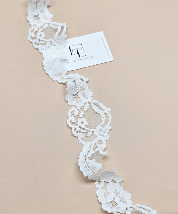 Ivory Chantilly lace trimming