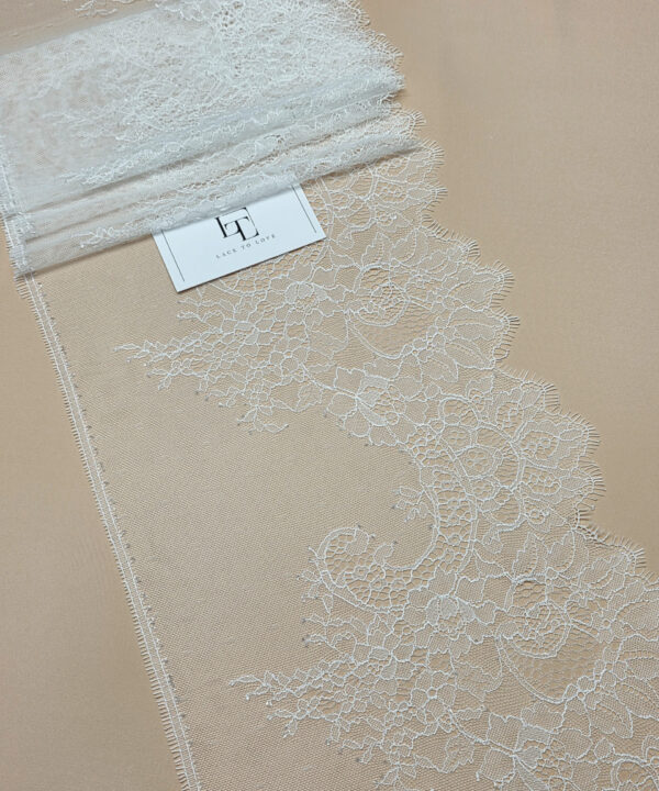 High quality ivory haberdashery lace trimming by the meter
