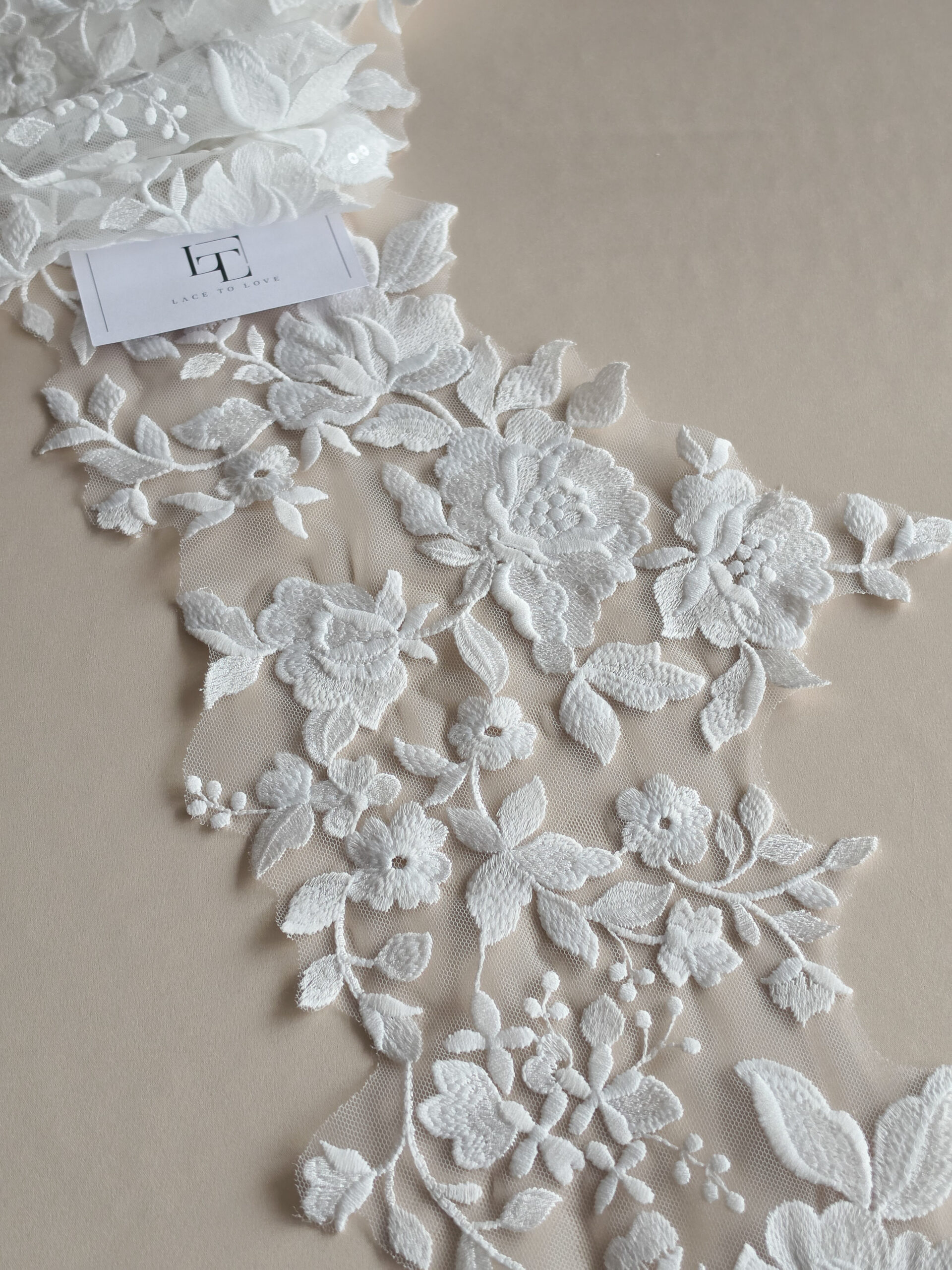 chinese dress ladies Beautiful Lace Sheath V Neck Wedding Dress, Bridal Dress With Train, MW528 main image 0