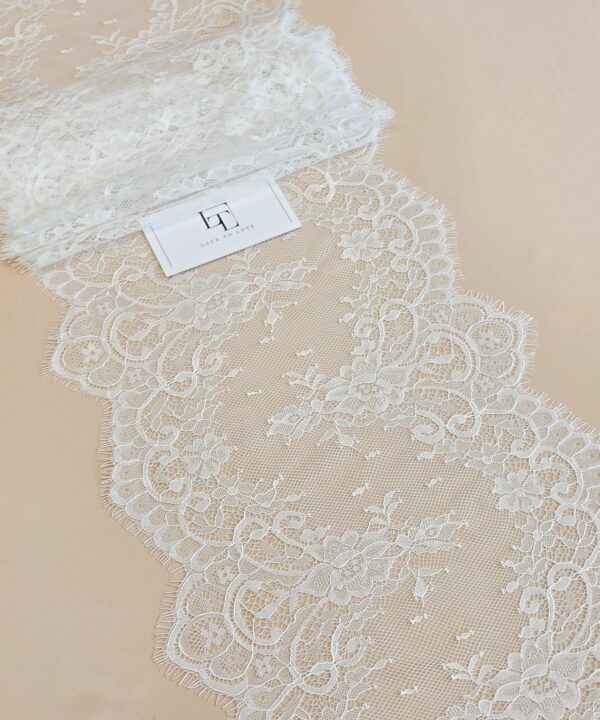 Ivory Chantilly lace trimming
