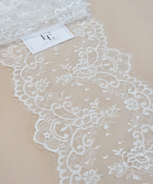 Ivory Chantilly lace trimming