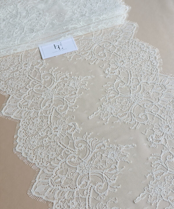 Ivory Chantilly lace trimming