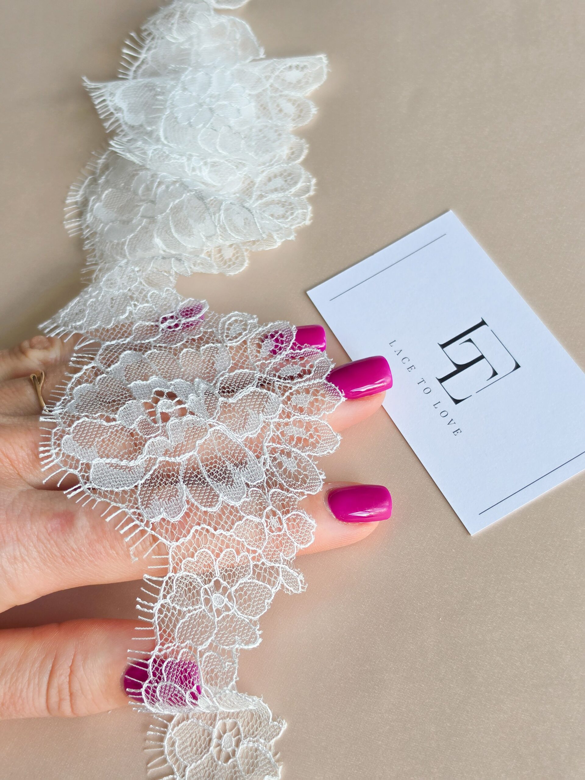 White Chantilly eyelash lace trim fabric europe